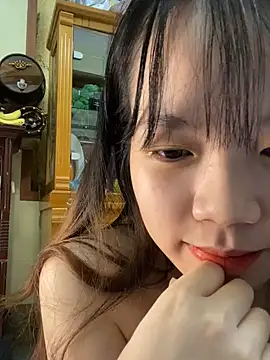 Minmin2k5 naked in live sex video chat