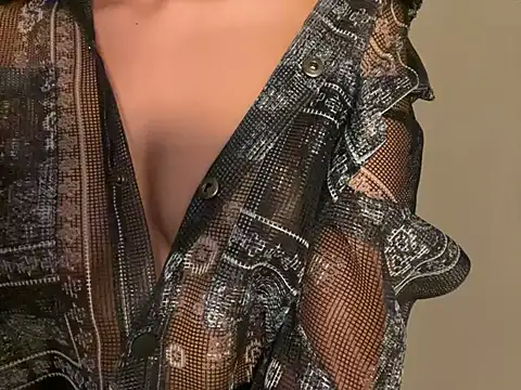 Notsosour naked in live sex video chat