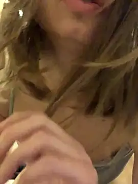 peanutbutter999 naked in live sex video chat