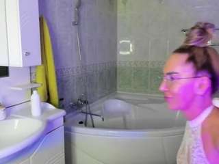 PhoebeeHolywelll on webcam for live free nude chat now