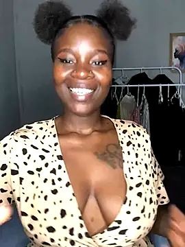 QBlackkchocolate2_0 naked in live sex video chat