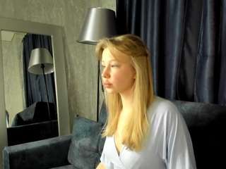 Sarra-Cooper on webcam for live free nude chat now