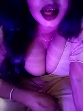 Shreyanshi_t naked in live sex video chat