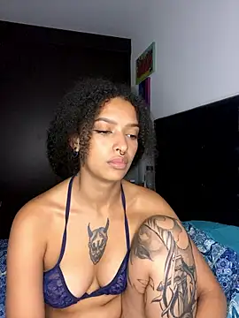 Sophiaa-Smith naked in live sex video chat