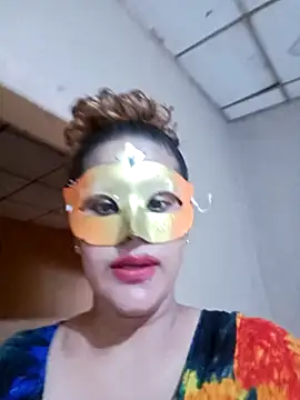 tamilsuyana naked in live sex video chat