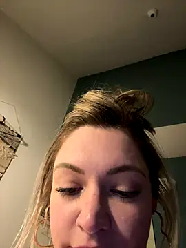 ToniVice naked in live sex video chat
