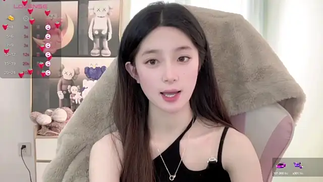 Uu-520 naked in live sex video chat