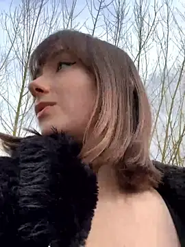 WildFlowVixen naked in live sex video chat