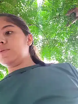 Alinaa-Hot naked in live sex video chat