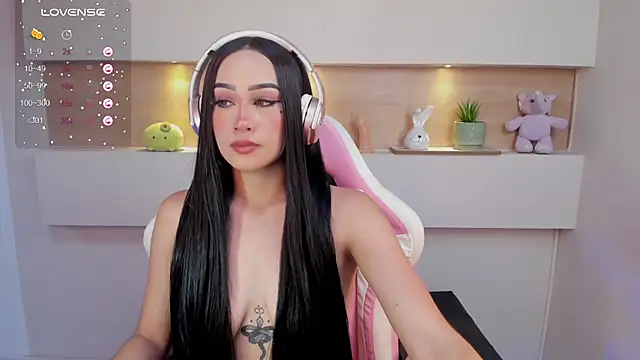 artissbe naked in live sex video chat