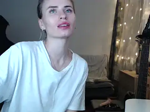 AutumnTreasure naked in live sex video chat