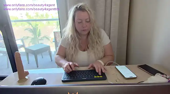 Beauty4AGent naked in live sex video chat