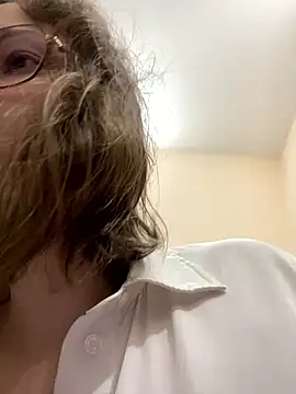 BestieBunny naked in live sex video chat