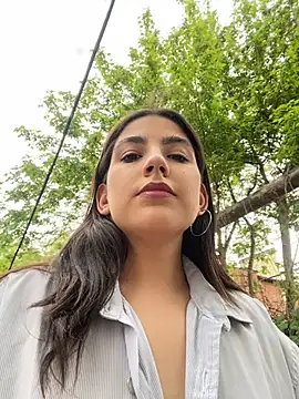 Chloe_in_public naked in live sex video chat