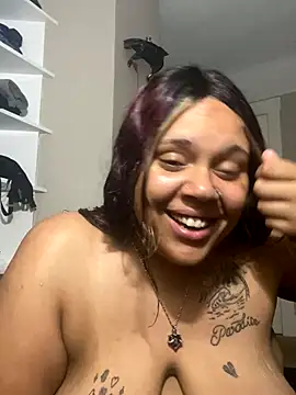 Cinderwetta naked in live sex video chat