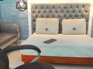 Claire-Rosse on webcam for live free nude chat now