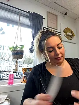 daisydazzle naked in live sex video chat