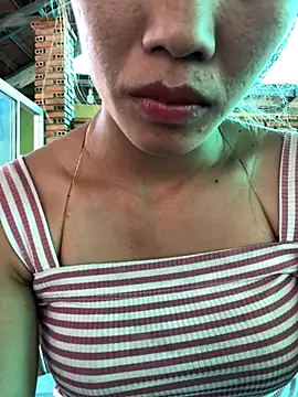 Deer20z naked in live sex video chat