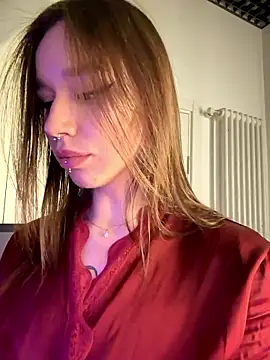 EmiliaBrown naked in live sex video chat