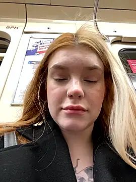 freckled_dream naked in live sex video chat