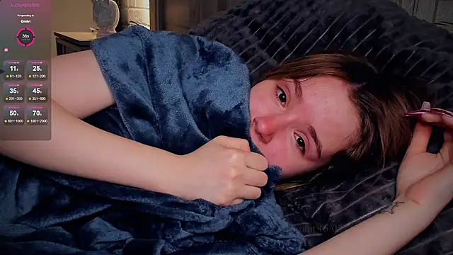 GigiGrant naked in live sex video chat