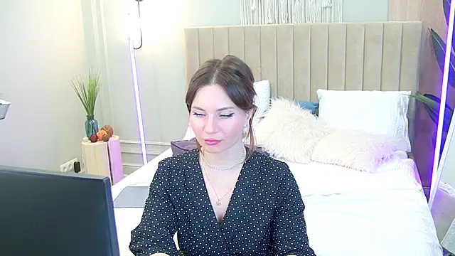 Goddess_Squirt_ naked in live sex video chat
