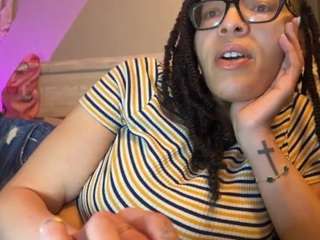 HotYellaa on webcam for live free nude chat now