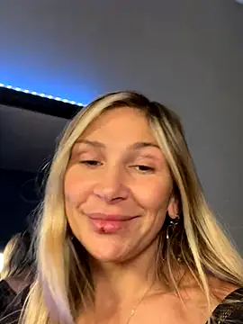 Kayla_Adriana naked in live sex video chat