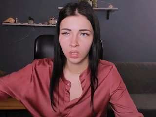 lili-stinger on webcam for live free nude chat now