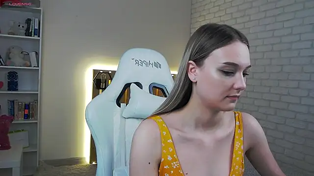 Lisa_Rise naked in live sex video chat