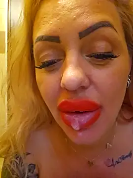 Lorelay369 naked in live sex video chat