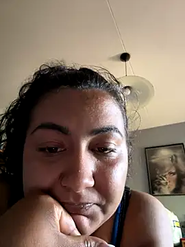 Madsion23 naked in live sex video chat
