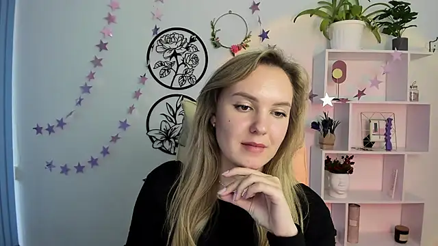 MiaLeew naked in live sex video chat