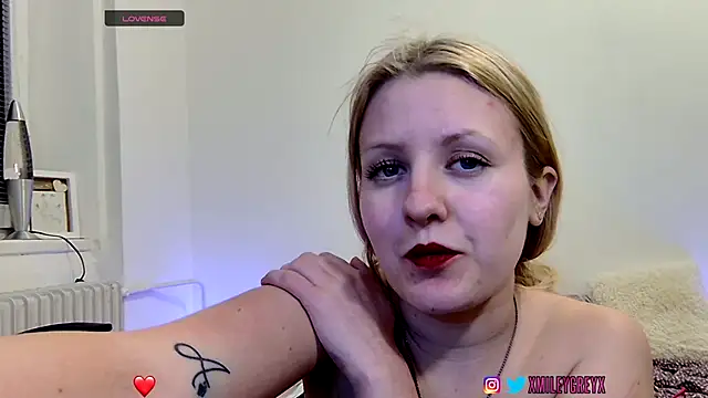 MileyGreyx naked in live sex video chat