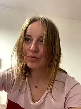 MolliSwitti naked in live sex video chat