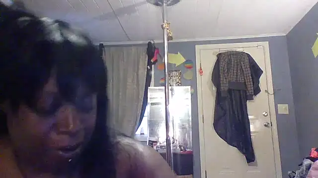 msdeedee naked in live sex video chat