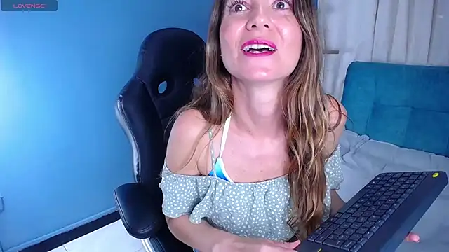 Natasha_Kinski naked in live sex video chat