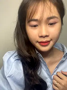 nguyenthuydull naked in live sex video chat