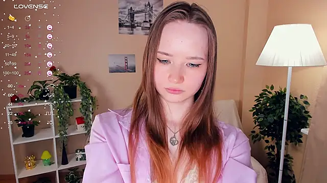 OnaZiroge naked in live sex video chat