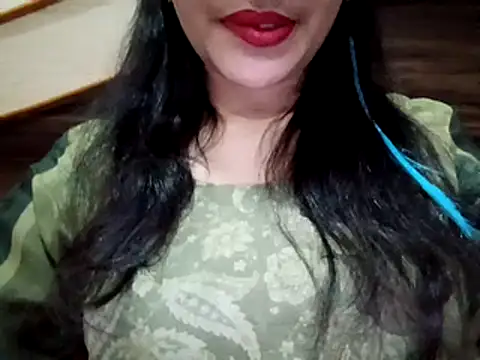 Proper-patola2023 naked in live sex video chat