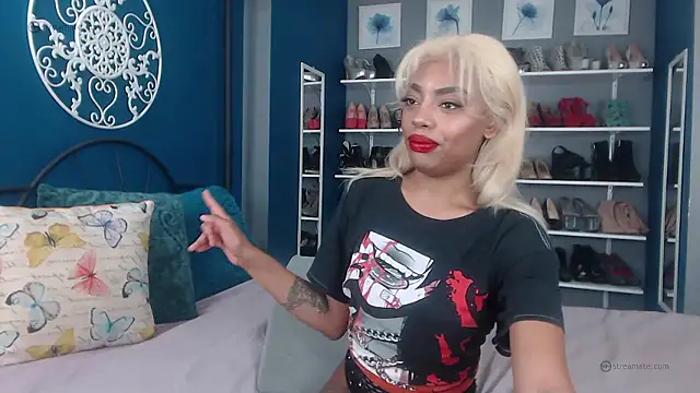 RobynKnight naked in live sex video chat