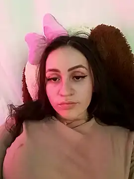 RoxxieAndrews777 naked in live sex video chat