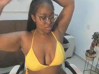 Sarah Jones on webcam for live free nude chat now