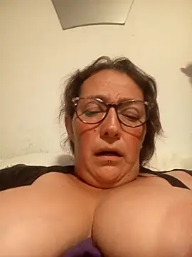 saraqueen__ naked in live sex video chat