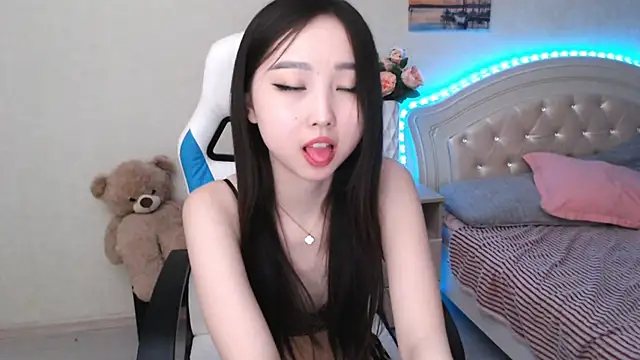 SinaWiu naked in live sex video chat