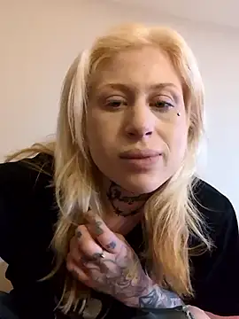 SkyxxxPlatinum naked in live sex video chat
