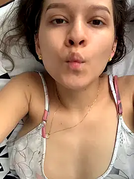 Sophie_milk naked in live sex video chat