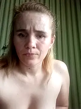 Sun-beam23 naked in live sex video chat