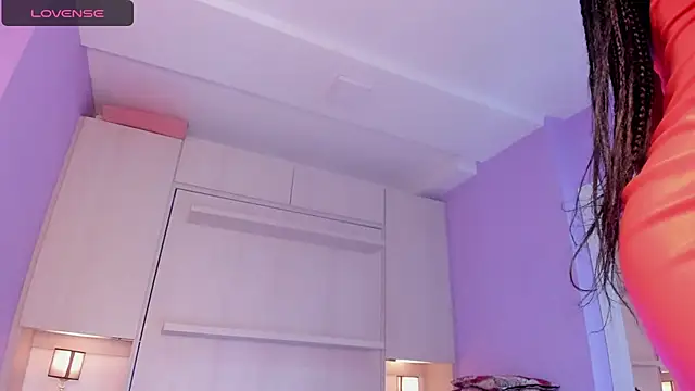 T4mmy_ naked in live sex video chat