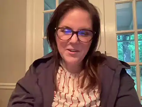 Thick-Milf-Lisa naked in live sex video chat